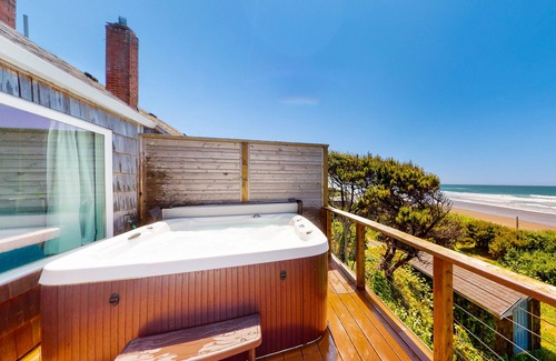 Edgewater Shores Cottage | Dog-friendly oceanfront retreat with hot tub & relaxing deck facing the water