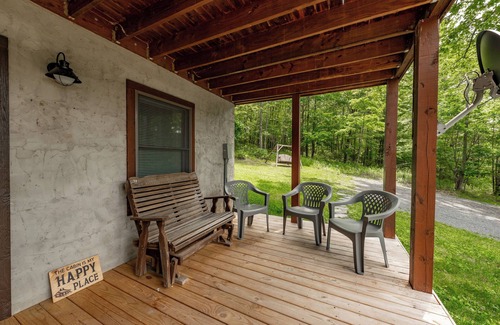 North Glade Hills House | Dog Friendly Peaceful Cabin w/Hot Tub