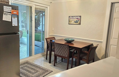 Golden Beach House | Dog friendly - Private Golden Beach access
