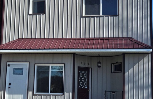 Cassville House | Dog-friendly riverview home on the Mississippi!