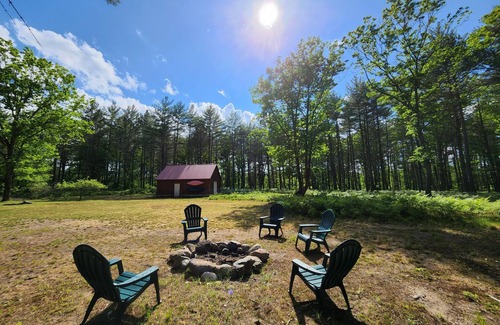 Brownfield Cabin | Dog friendly Waterfront Cabin Near White Mountains