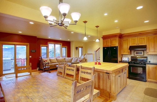 Steamboat Springs House | Dog's OK! Epic Views-Easy Access to Mtn/Town-Walk to Town/Trails-Garage-Deck-Fenced Patio-Grill-W/D