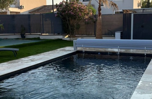 Beaucaire House | Dolce Vita Elegant and comfortable new villa with heated pool for 12 people