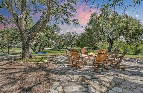 Stonewall Cottage | Dollhouse | 1/1 | King Bed | Pet Friendly w/Fee