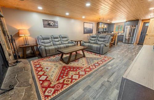 Caton Apartment | Dolly's # 2 condo