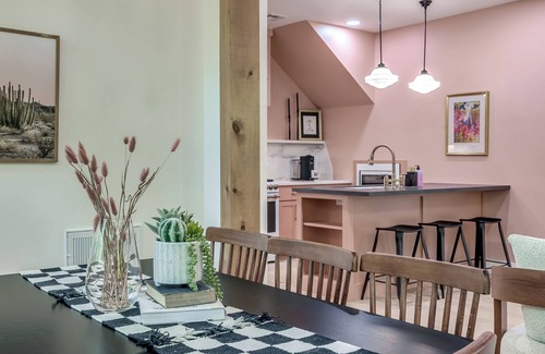 Wheatland House | Dolly's Den at Selah- 3 bed 2 bath Sleeps 7