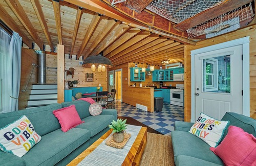 Fennville House | Dollybrook 9 - Pet friendly - Community Pool(CLOSED for the season) - Groups welcome