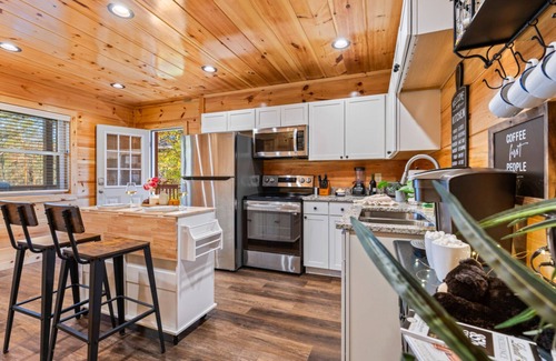 Pigeon Forge Cabin | Dollywood Delights by Ghosal Luxury Lodging