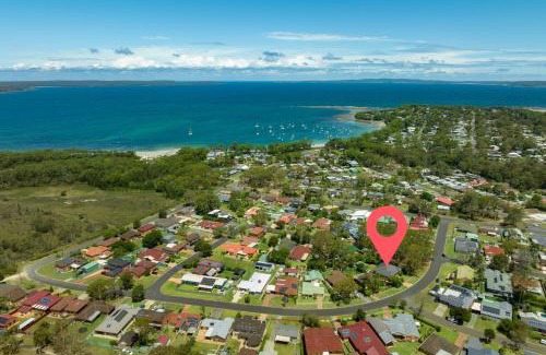 Callala Bay House | Dolphin Cove - Pet Friendly with Fireplace