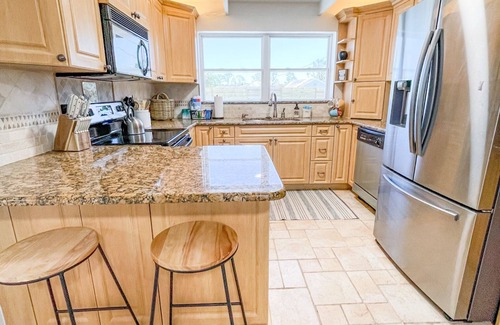 Grove City House | Dolphin Inn 5 minutes from Englewood beach Ask about discount for 30+ day stays!