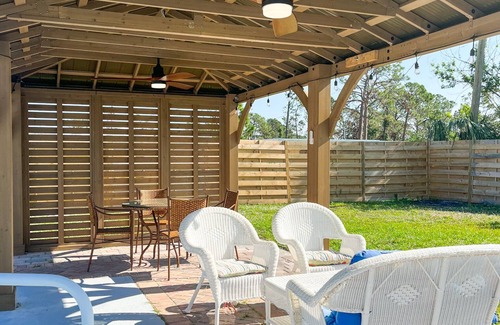 Grove City House | Dolphin Inn 5 minutes from Englewood beach Ask about discount for 30+ day stays!