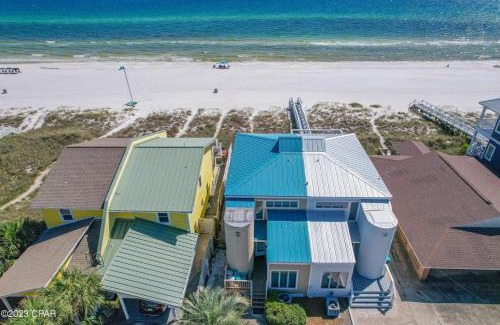 Sunnyside House | Dolphin's Point - West End - Sleeps 12!