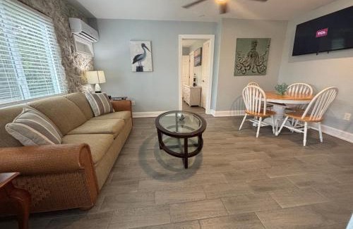 Bonita Shores House | Dolphin Updated Cottage On River - 1 Mile to Beach Kitchen Washer Dryer