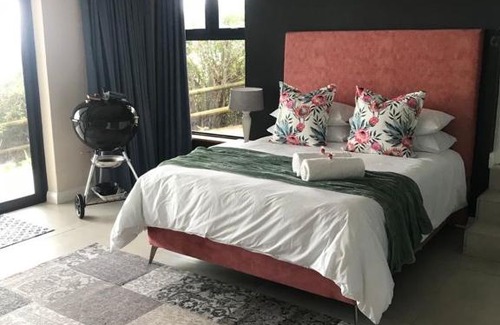 Herolds Bay House | Dolphin View