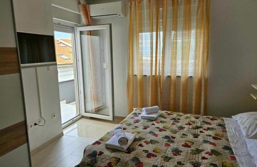 Njivice Apartment | Domagoj - Luxury apartment with private parking, jacuzzi and seaview
