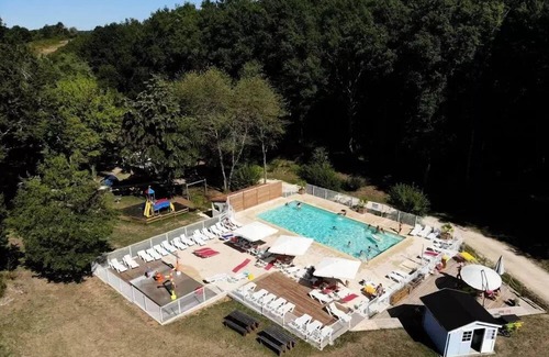 St-Sulpice-de-Mareuil House | Domaine de Corneuil * - Tent Kanada Comfort with shower cabin and toilet 5 people