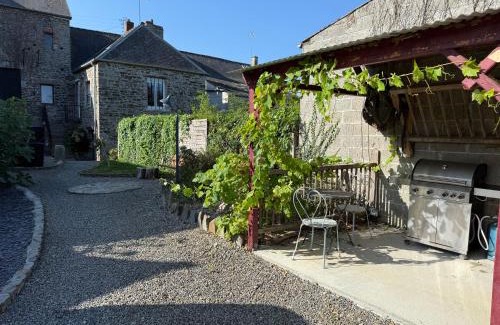 Pontorson House | Domaine de la Ville Chérel, maison en pierre