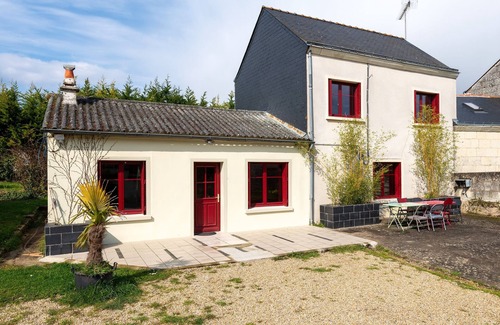 Saint-Cyr-en-Bourg House | Domaine Fouet - A 100m du Domaine, visite de cave et dégustation gratuite