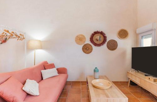 Roussillon House | Domaine Plan Des Devens Volupté