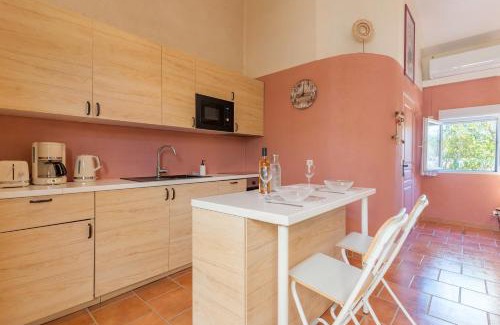 Roussillon House | Domaine Plan Des Devens Volupté