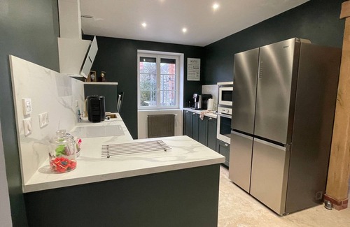 Lorcy Cottage | Domaine Renovated farm with SPA, 15 sleeps, private parking, near Paris