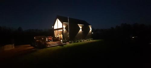 Pasym House | Domek mazurski całoroczny nad jeziorem z Sauną fińską I Jacuzzi SPA