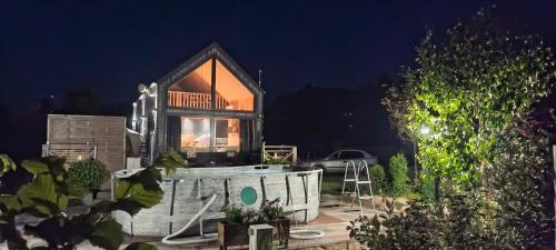 Pasym House | Domek mazurski całoroczny nad jeziorem z Sauną fińską I Jacuzzi SPA