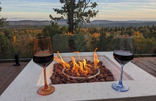 Saint-Luc-de-Bellechasse Ski Chalet | Domes, Luxury glamping
