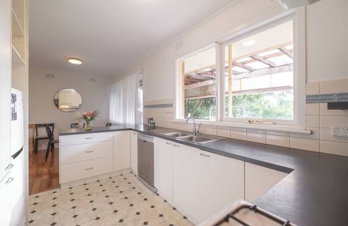 Doncaster East House | Doncaster East Garden 2br House Parking