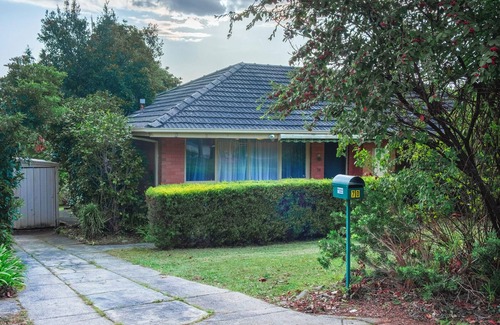 Doncaster East House | Doncaster East Garden 2br House Parking