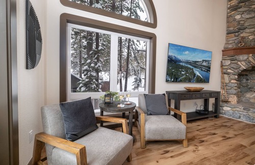 Truckee Cabin | Donner Lakefront, Private Hot Tub, Newly Remodeled, Dog Friendly, Close to Skiing!