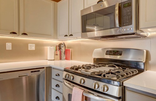 Truckee Cabin | #DonnerBliss⛰HotTub👙FirePit🔥PetFriendly🐶WoodStove🪵