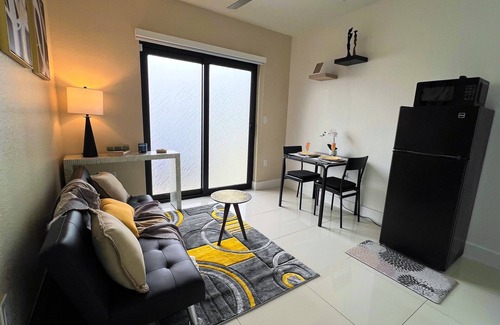 Florida City House | Door to the Keys Suite & Spa