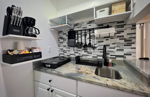 Florida City House | Door to the Keys Suite & Spa