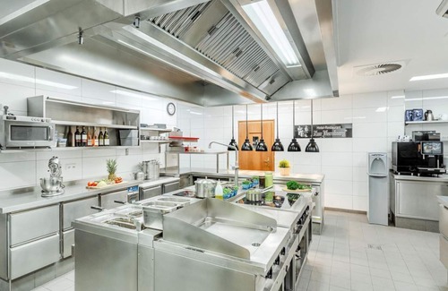 Neroth House | Doppelzimmer Du/WC Standard ohne Frühstück - Zur Neroburg, Hotel Restaurant
