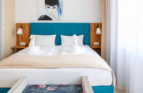 Morbisch am See Cottage | Doppelzimmer mit Boxspringbett, Balkon - Pension Laubenhof