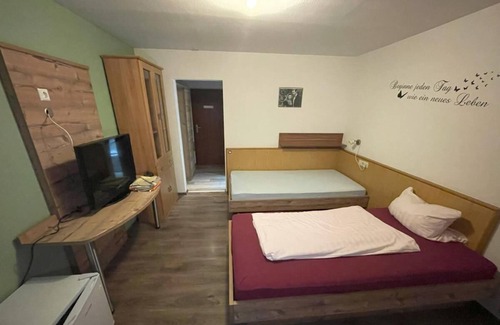 Ottenhausen Apartment | Doppelzimmer mit Balkon - Gästehaus Rössle 2