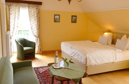 Millstatt House | Doppelzimmer Seeblick - Schlosshotel See-villa