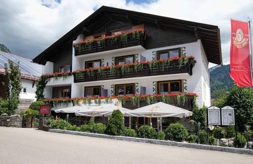 Bad Hindelang House | Doppelzimmer Standard - Hotel Restaurant Amadeus