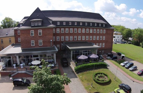 Guestrow House | Doppelzimmer Standard - Hotel am Schlosspark +
