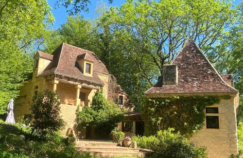 Mauzens-et-Miremont House | Dordogne: Idyllic stay in an exceptional artist's house with swimming pool.