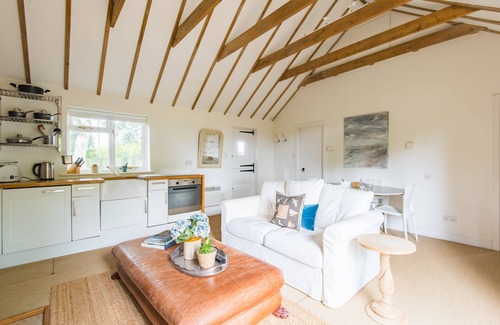 Ashford House | Dormestone Farm by Bloom Stays - sleeps 12 with outdoor swimming pool and tennis court