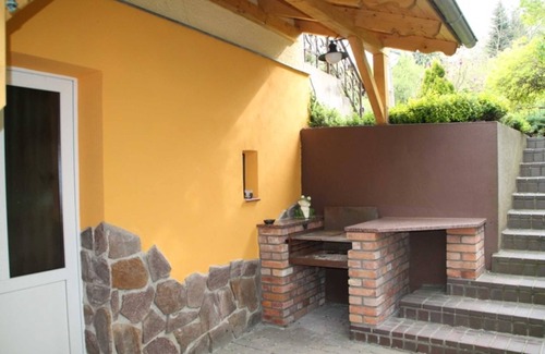 Burg Stargard Cottage | Dormitory Room - Yellow Room - Pension Villa Martha
