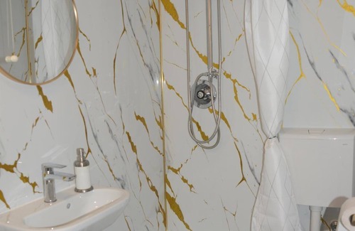 Klopein am Klopeiner See Bed & Breakfast | Double room 7 with balcony - Pension Eule