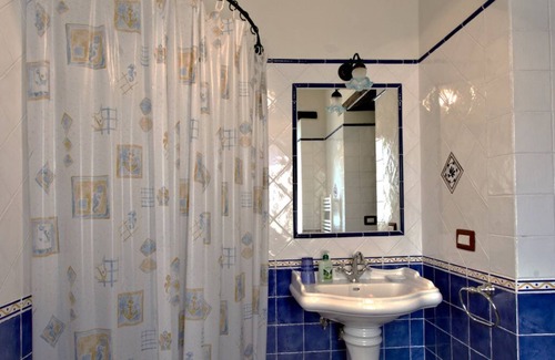 Uncinano Bed & Breakfast | DOUBLE BEDROOM WITH BATHROOM AND BALCONY
