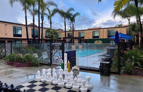 Harbor House | Double Queen Room, The Cove Hotel, Poolside Luxury and Outdoor Fireplace