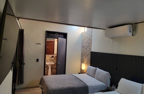 San Salvador Apartment | Double room 04 with 2 double beds, air conditioning, private bathroom