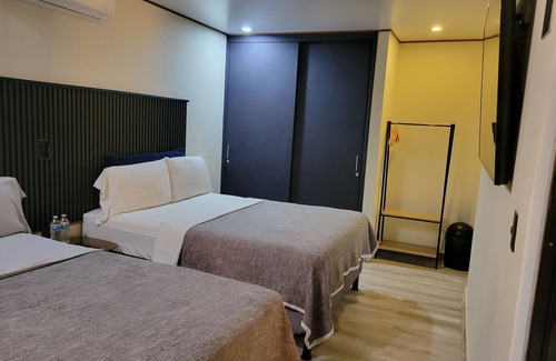 San Salvador Apartment | Double room 04 with 2 double beds, air conditioning, private bathroom