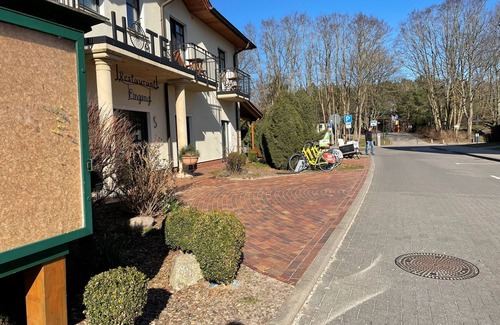 Karlshagen House | Double room 18 Max with terrace, wheelchair accessible - Usedom Bike - Hotel Max & Anna