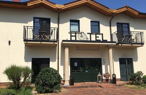 Karlshagen House | Double room 24 Max with balcony - Usedom Bike - Hotel Max & Anna